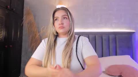 Snapshot of gaiabaker chatting on March 9, 12:09 pm Gaia Baker online show from March 9, 12:09 pm