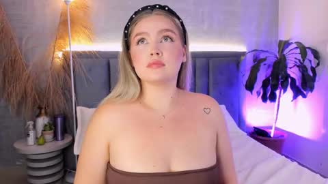 Snapshot of gaiabaker chatting on March 25, 3:51 pm Gaia Baker online show from March 25, 3:51 pm