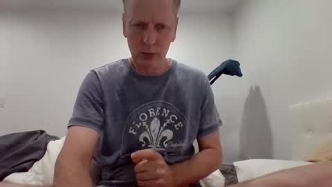 Snapshot of gamerboy200 chatting on October 30, 1:40 am gamerboy200 online show from October 30, 1:40 am