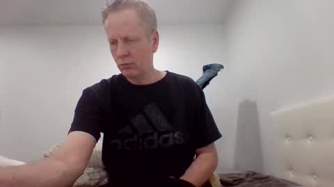 Snapshot of gamerboy200 chatting on March 1, 10:56 pm gamerboy200 online show from March 1, 10:56 pm