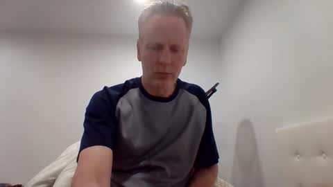 Snapshot of gamerboy200 chatting on March 18, 12:47 am gamerboy200 online show from March 18, 12:47 am