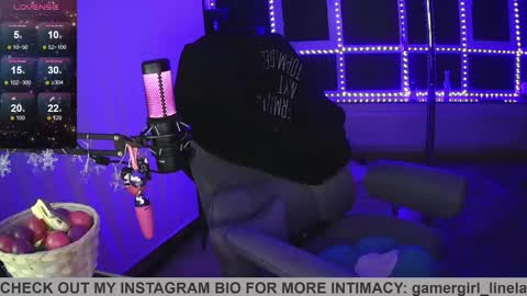 Snapshot of gamergirl_linela chatting on April 2, 9:23 pm gamergirl_linela online show from April 2, 9:23 pm