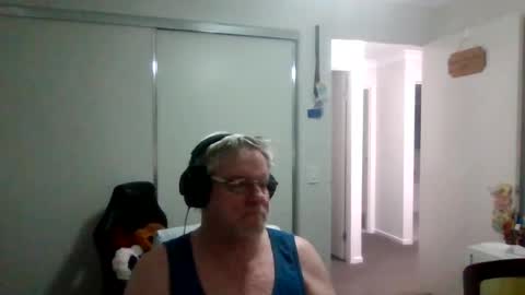 Snapshot of gangster527 chatting on June 13, 7:17 am loseraussie online show from June 13, 7:17 am