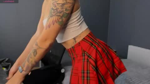 Max and Eva online show from October 18, 4:48 am