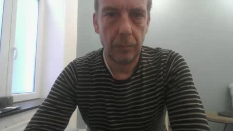 Snapshot of garou75 chatting on December 2, 8:19 am garou75 online show from December 2, 8:19 am