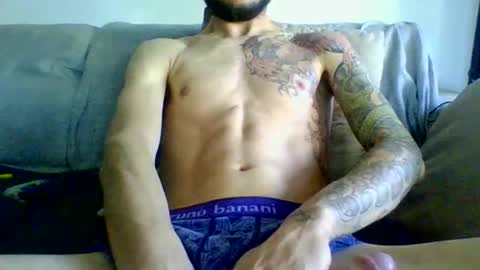 garyreal1990 online show from April 2, 6:22 am