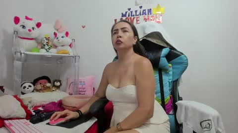 Snapshot of gatitasexy_hot_wet4u chatting on December 14, 9:45 pm Mfe online show from December 14, 9:45 pm