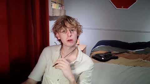 Snapshot of gayblondboy chatting on October 26, 7:31 pm gayblondboy online show from October 26, 7:31 pm