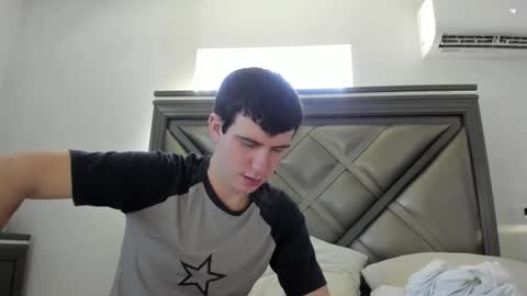 Snapshot of gayndepressed chatting on January 10, 6:42 pm Trace online show from January 10, 6:42 pm