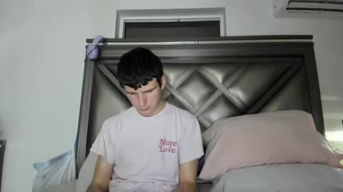 Snapshot of gayndepressed chatting on February 1, 1:26 am Trace online show from February 1, 1:26 am