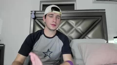 Snapshot of gayndepressed chatting on February 11, 2:49 am Trace online show from February 11, 2:49 am