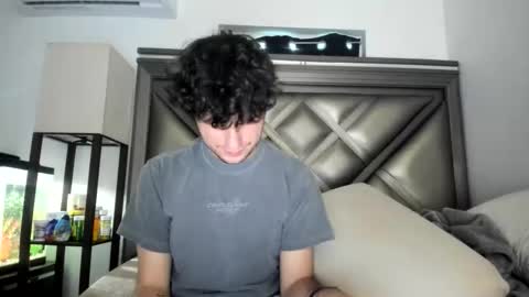 Snapshot of gayndepressed chatting on June 11, 12:32 am Trace online show from June 11, 12:32 am