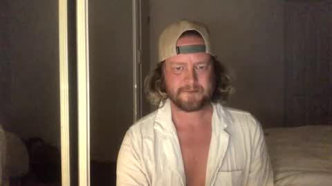 Snapshot of gcsurfer81 chatting on October 29, 7:32 am gcsurfer81 online show from October 29, 7:32 am