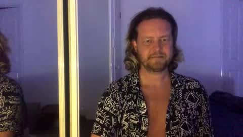 Snapshot of gcsurfer81 chatting on November 3, 8:48 am gcsurfer81 online show from November 3, 8:48 am