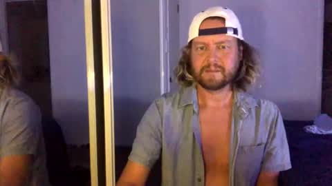 Snapshot of gcsurfer81 chatting on December 19, 9:27 am gcsurfer81 online show from December 19, 9:27 am