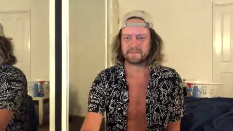 Snapshot of gcsurfer81 chatting on January 7, 9:34 am gcsurfer81 online show from January 7, 9:34 am