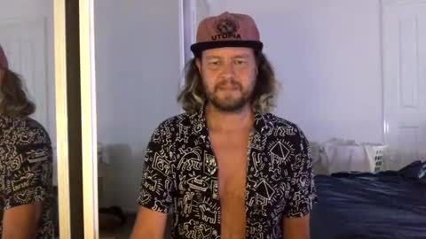 Snapshot of gcsurfer81 chatting on January 15, 8:19 am gcsurfer81 online show from January 15, 8:19 am