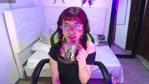 Snapshot of genesis_rea_ chatting on January 4, 12:37 am genesis_rea_ online show from January 4, 12:37 am
