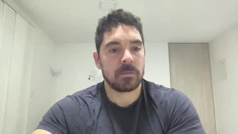 Snapshot of genesis_wb chatting on February 7, 12:20 am genesis_wb online show from February 7, 12:20 am