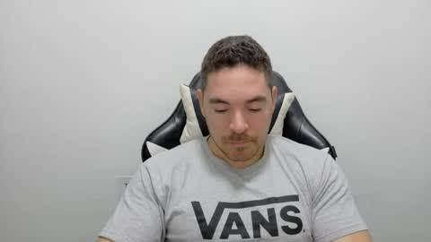 Snapshot of genesis_wb chatting on October 25, 3:47 am genesis_wb online show from October 25, 3:47 am