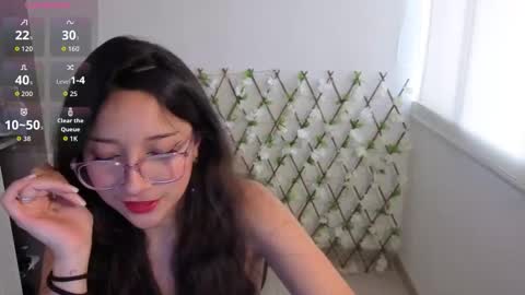 genet_ online show from November 23, 7:57 pm