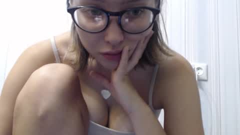 genev__ievee online show from November 13, 2:16 pm