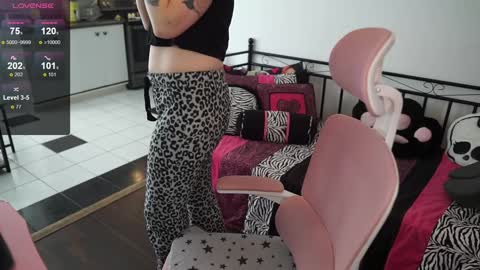 Snapshot of gennyrock chatting on January 26, 2:41 pm Genny Rock and online show from January 26, 2:41 pm