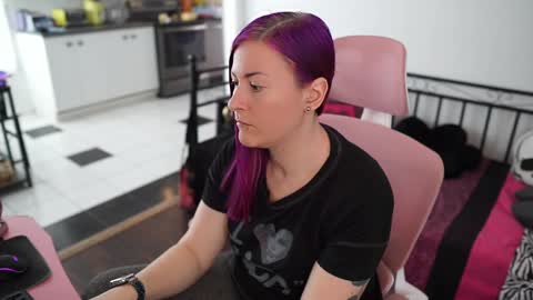 Snapshot of gennyrock chatting on February 18, 6:15 pm Genny Rock and online show from February 18, 6:15 pm