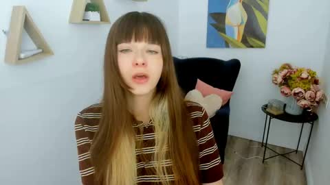 Snapshot of gentltease chatting on April 21, 1:42 am Alice online show from April 21, 1:42 am