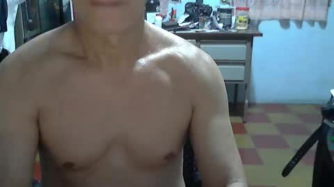 Snapshot of genuino2019 chatting on November 23, 12:43 am Genuino online show from November 23, 12:43 am