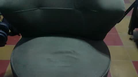 Snapshot of genuino2019 chatting on December 14, 4:29 am Genuino online show from December 14, 4:29 am