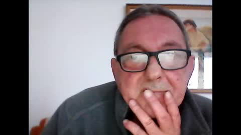 Snapshot of georg1412 chatting on December 10, 1:55 pm georg1412 online show from December 10, 1:55 pm