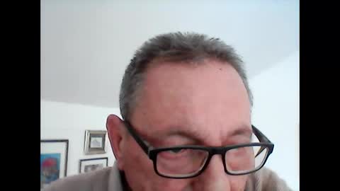 Snapshot of georg1412 chatting on March 30, 2:29 pm georg1412 online show from March 30, 2:29 pm