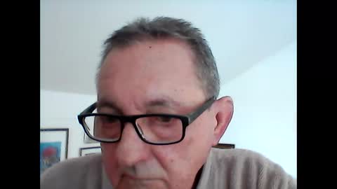 Snapshot of georg1412 chatting on April 1, 2:03 pm georg1412 online show from April 1, 2:03 pm