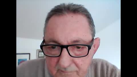 Snapshot of georg1412 chatting on April 2, 9:40 am georg1412 online show from April 2, 9:40 am