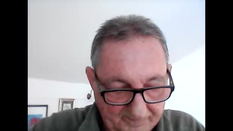 Snapshot of georg1412 chatting on April 7, 1:44 pm georg1412 online show from April 7, 1:44 pm