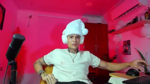 Snapshot of george_prince2 chatting on December 25, 2:46 am independent model online show from December 25, 2:46 am