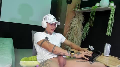 Snapshot of george_prince2 chatting on February 7, 4:27 am independent model online show from February 7, 4:27 am