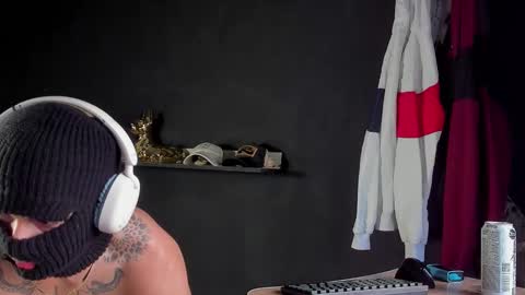 independent model online show from March 20, 8:03 pm