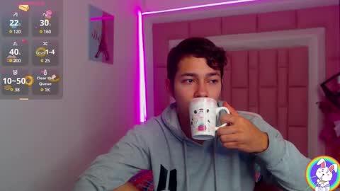 Snapshot of georgesmith_1 chatting on December 7, 9:50 am GEORGE online show from December 7, 9:50 am