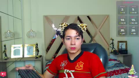 Snapshot of georgesmith_1 chatting on December 21, 10:06 am GEORGE online show from December 21, 10:06 am