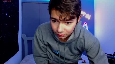 Snapshot of georgesmith_1 chatting on December 23, 5:28 am GEORGE online show from December 23, 5:28 am