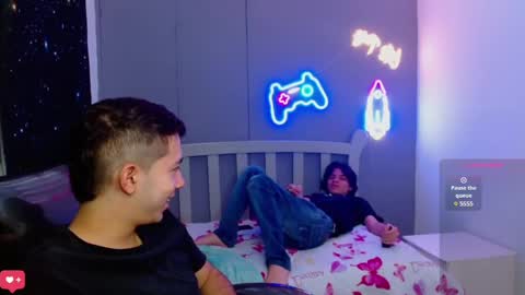 Snapshot of georgesmith_1 chatting on December 30, 12:00 am GEORGE online show from December 30, 12:00 am