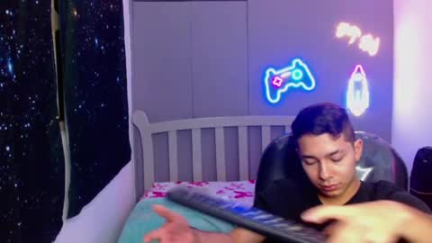 Snapshot of georgesmith_1 chatting on December 30, 3:03 am GEORGE online show from December 30, 3:03 am