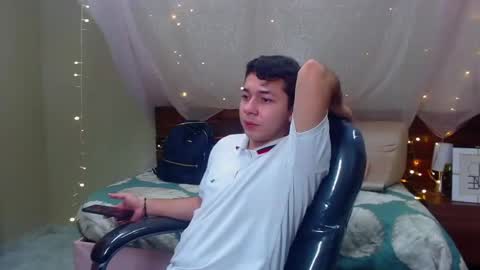 Snapshot of georgesmith_1 chatting on February 2, 3:54 am GEORGE online show from February 2, 3:54 am