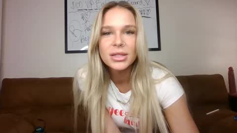 Snapshot of georgiawildxo chatting on February 4, 1:23 am georgiawildxo online show from February 4, 1:23 am