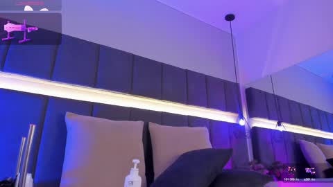 Kendal  online show from December 3, 11:13 pm