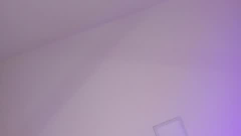 Kendal  online show from December 22, 11:09 pm