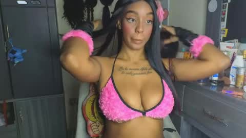 georgiss_ online show from April 2, 6:11 am