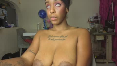 Snapshot of georgiss_ chatting on June 5, 6:52 am georgiss_ online show from June 5, 6:52 am